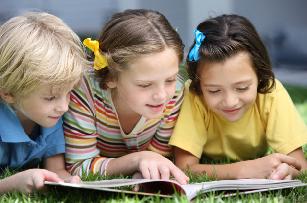 lesende Kinder.png